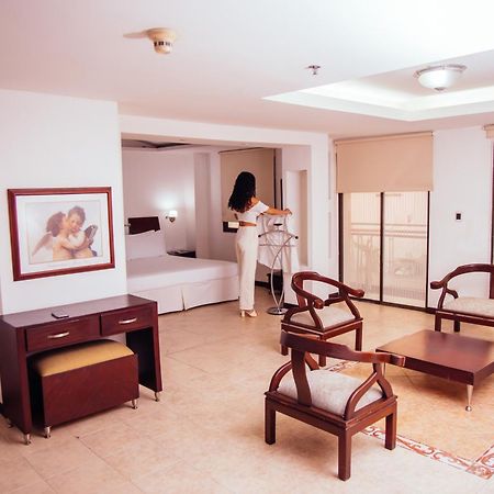 Hotel Plaza Las Americas Кали Екстериор снимка