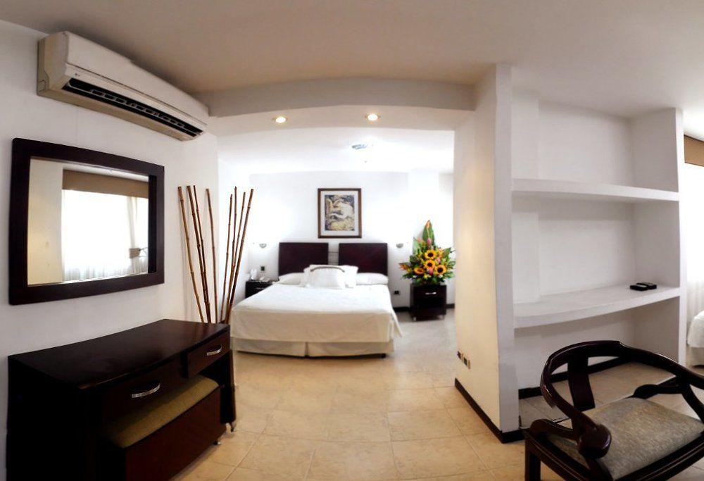 Hotel Plaza Las Americas Кали Екстериор снимка