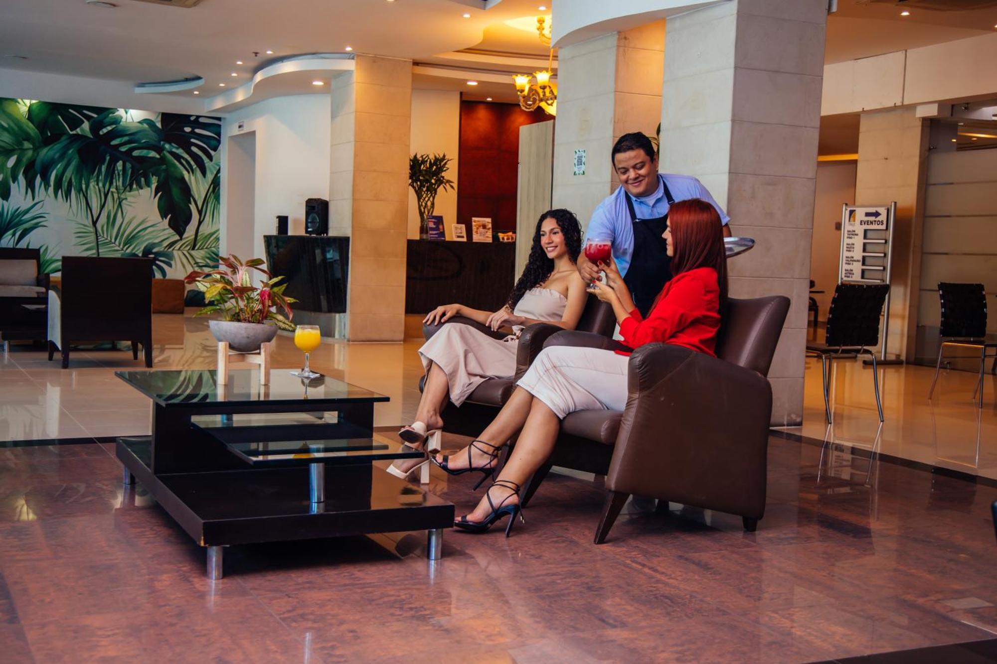 Hotel Plaza Las Americas Кали Екстериор снимка