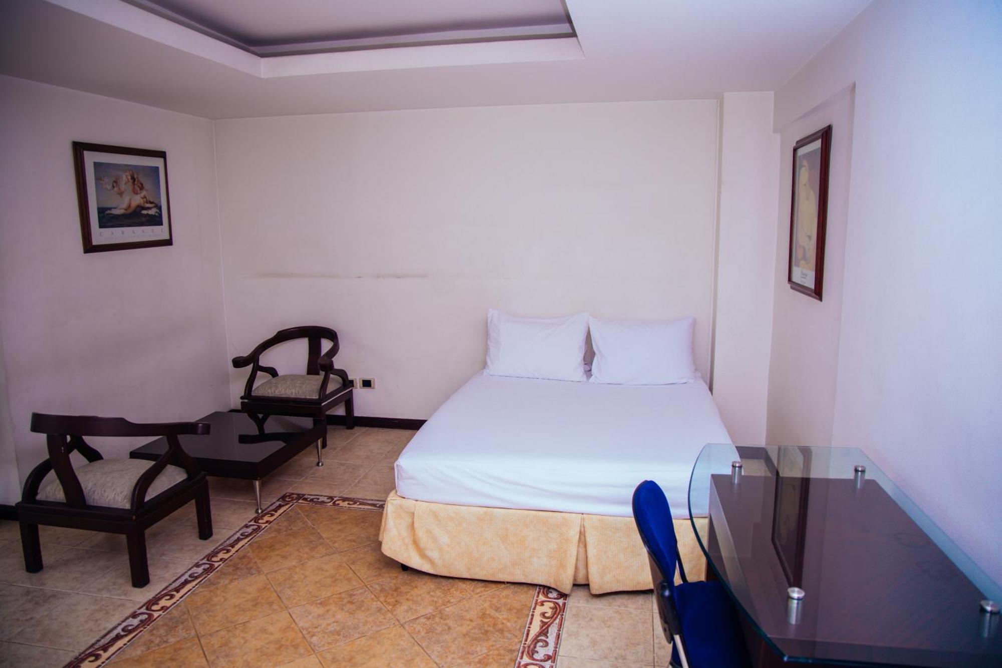 Hotel Plaza Las Americas Кали Екстериор снимка