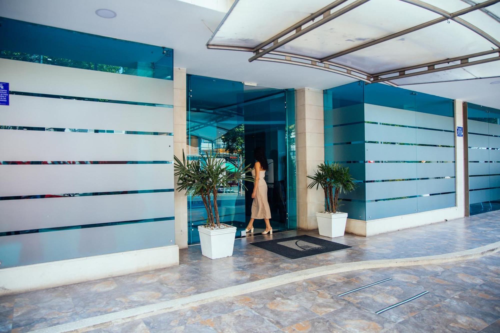 Hotel Plaza Las Americas Кали Екстериор снимка