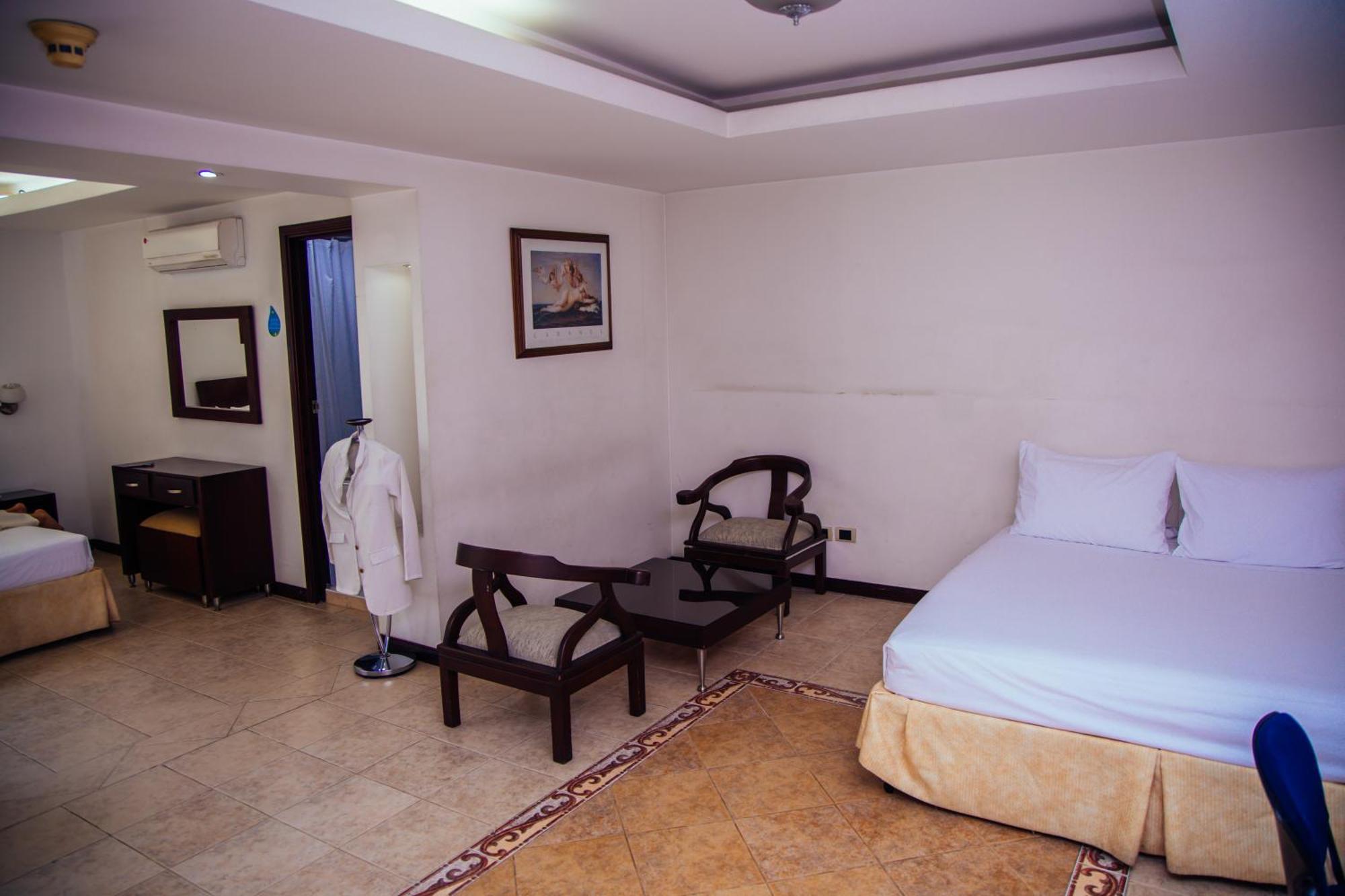Hotel Plaza Las Americas Кали Екстериор снимка