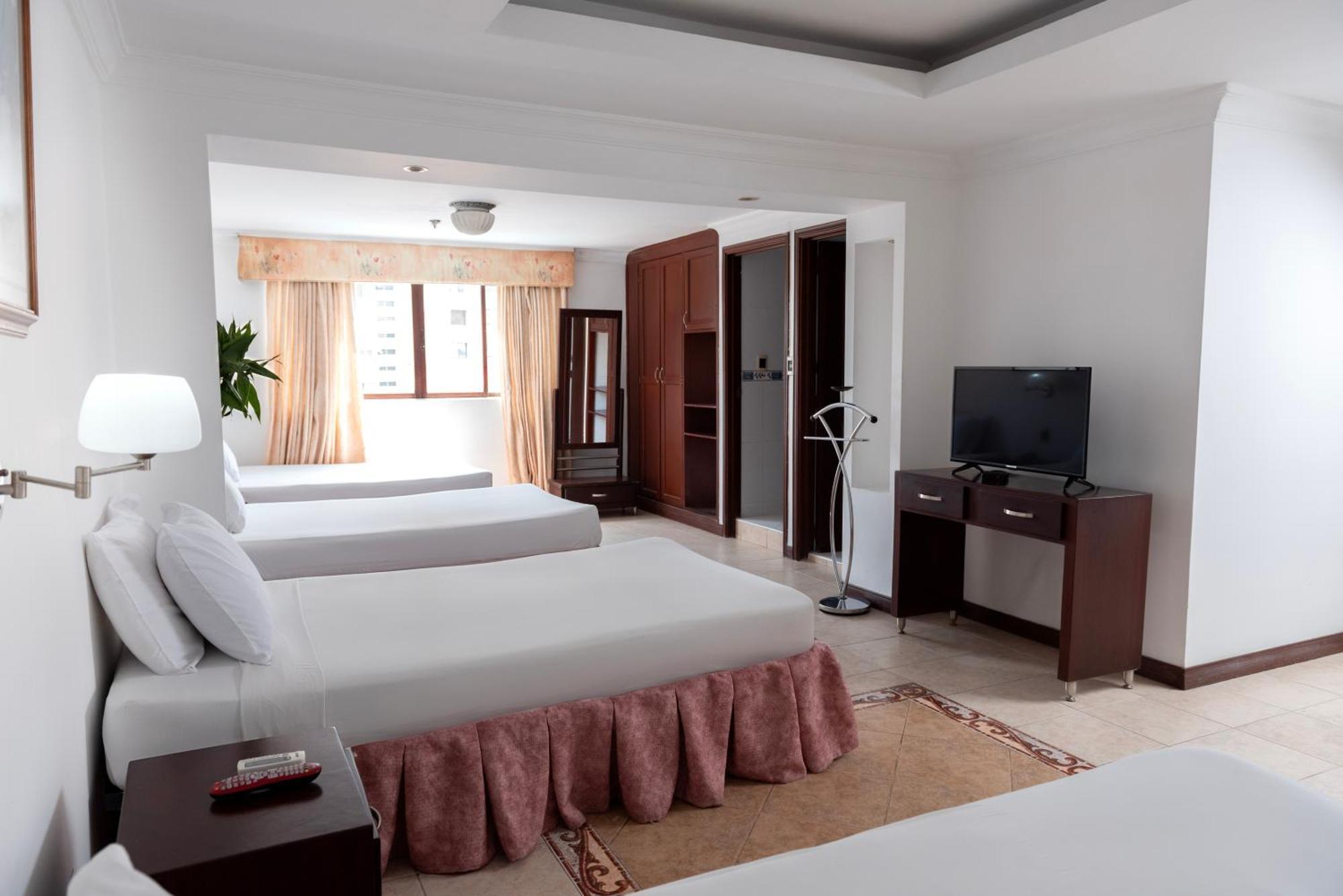 Hotel Plaza Las Americas Кали Екстериор снимка