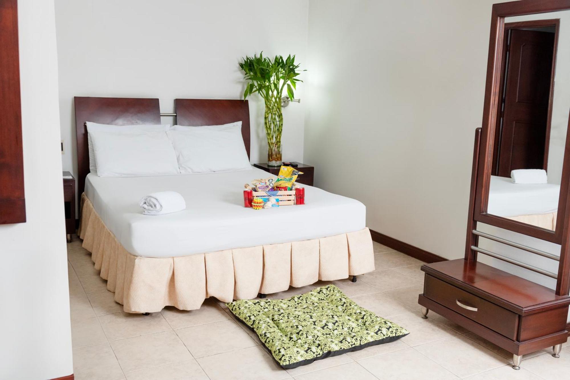 Hotel Plaza Las Americas Кали Екстериор снимка