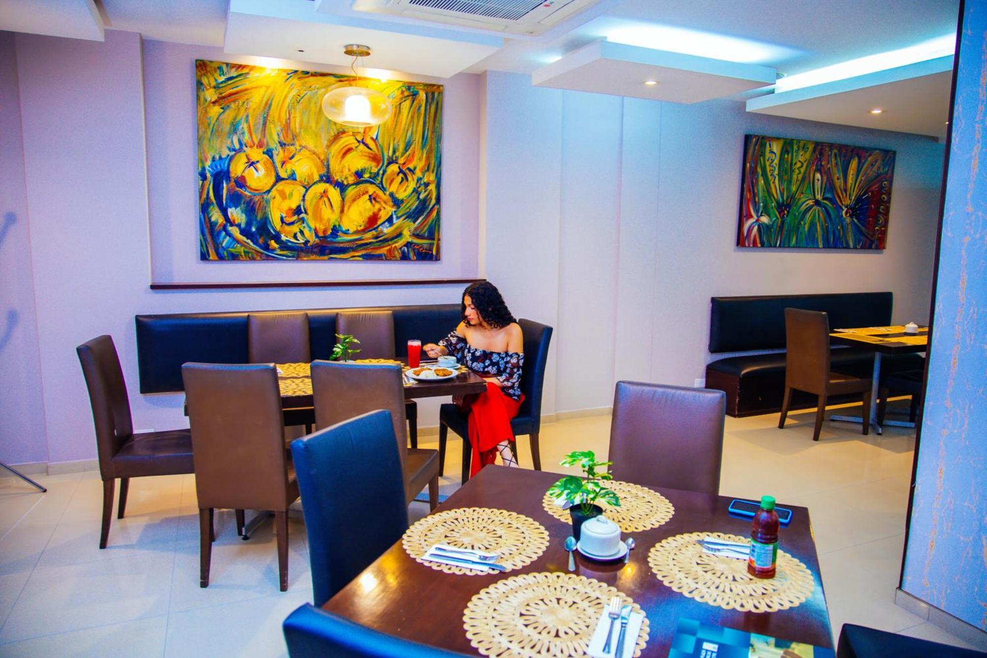 Hotel Plaza Las Americas Кали Екстериор снимка