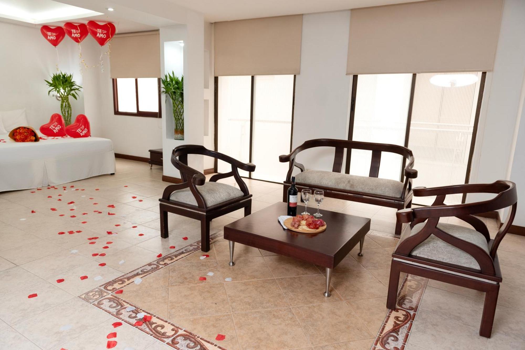 Hotel Plaza Las Americas Кали Екстериор снимка