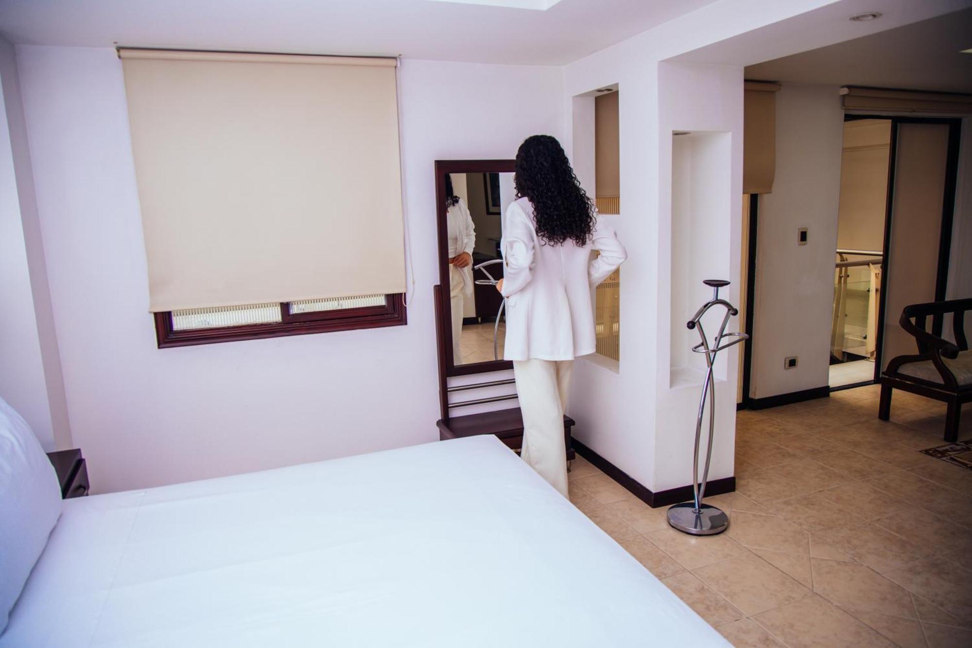 Hotel Plaza Las Americas Кали Екстериор снимка