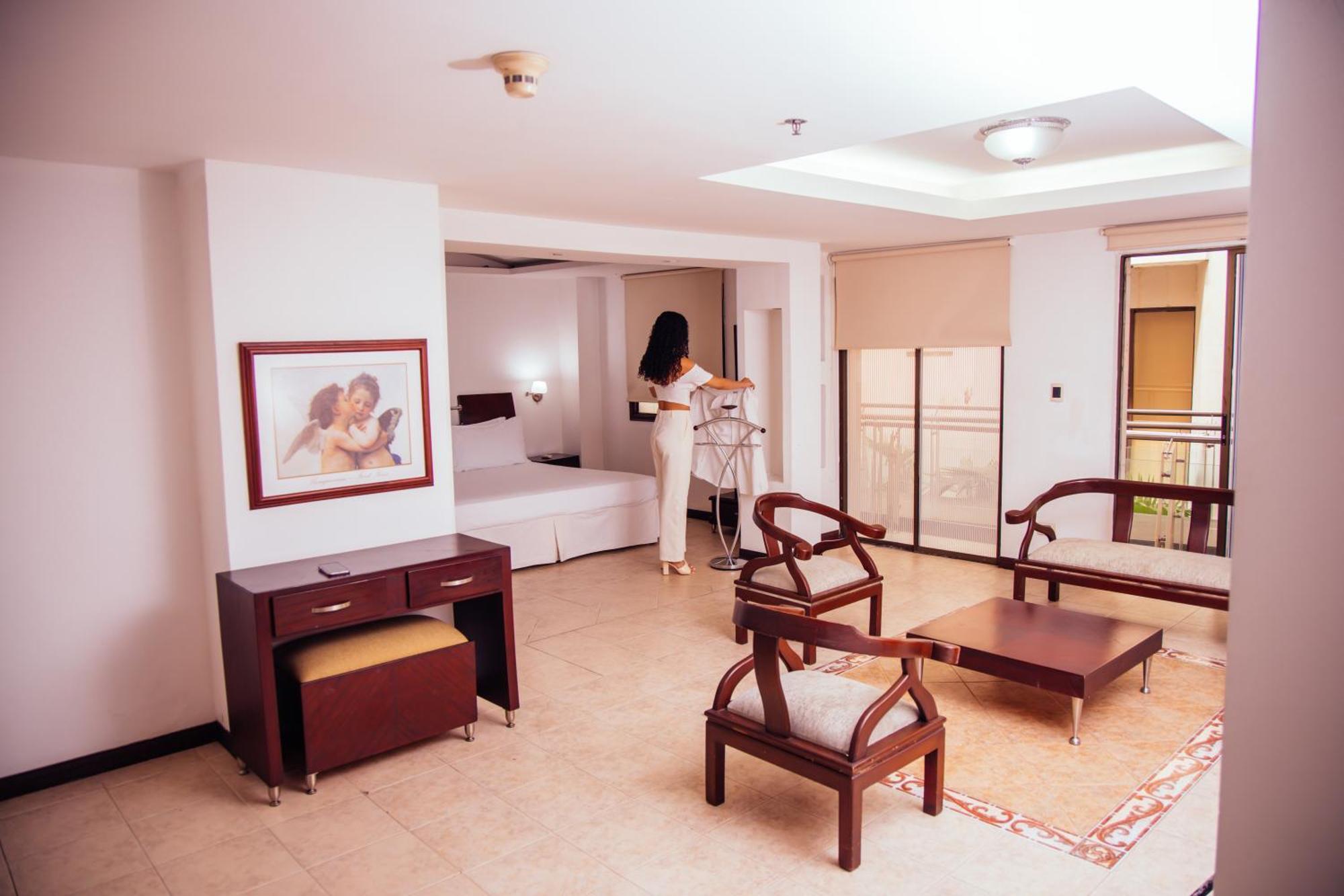 Hotel Plaza Las Americas Кали Екстериор снимка