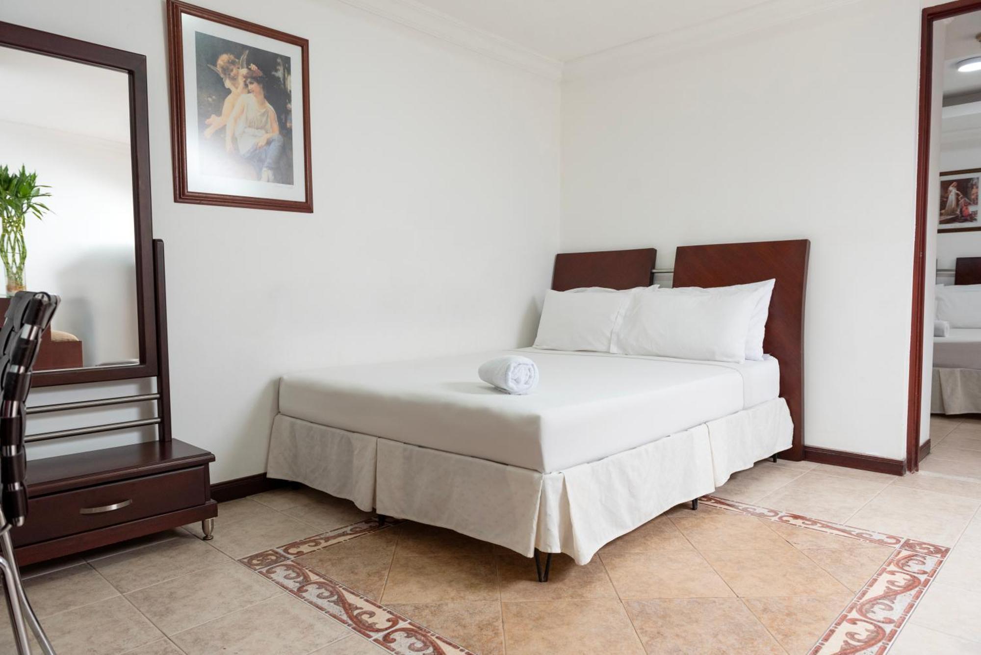 Hotel Plaza Las Americas Кали Екстериор снимка