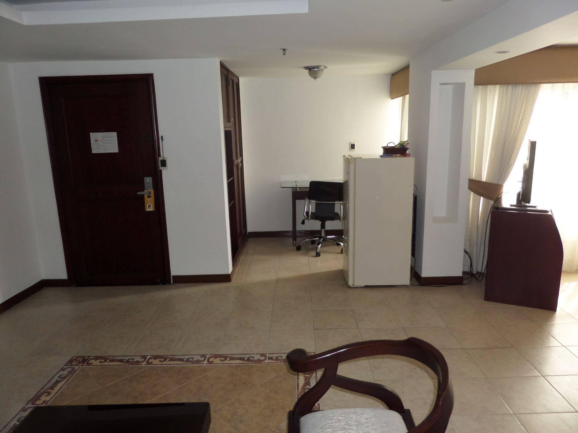 Hotel Plaza Las Americas Кали Екстериор снимка